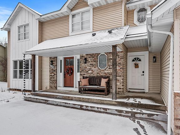 3rd image of 1636 Thornhill Ln