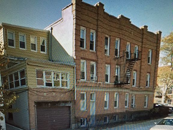 2nd image of 1601 11th Ave