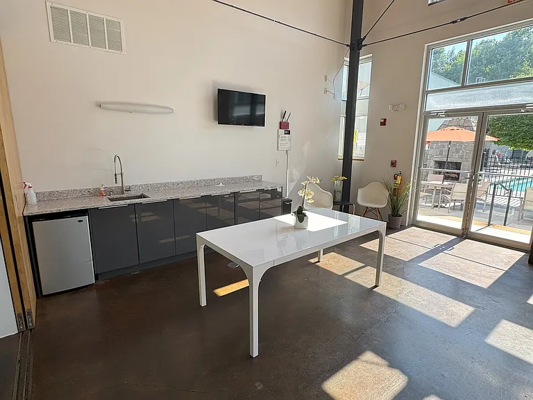 1661 La France St NE #407 — Photo 54