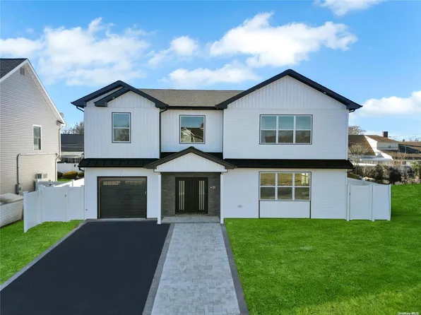 52 Ranch Lane, Levittown, NY 11756