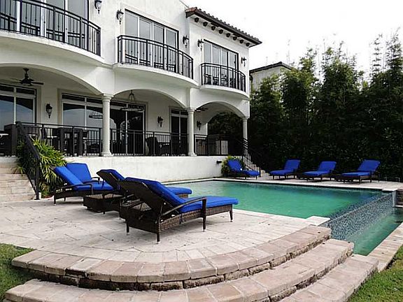 3rd image of 240 S Hibiscus Dr