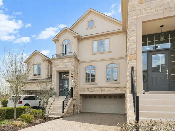 2400 Neyagawa Blvd #34, Oakville, ON L6H 7P5