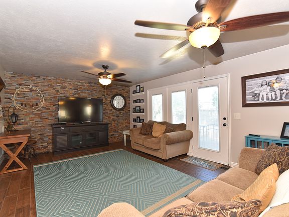4th image of 2519 W Country Bend Dr