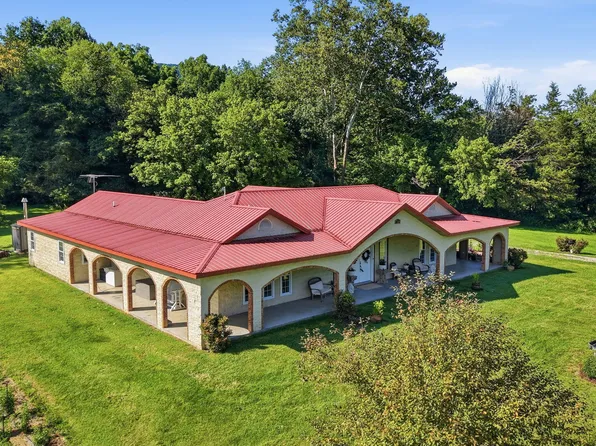 7120 Moccasin Valley Rd, Lebanon, VA 24266