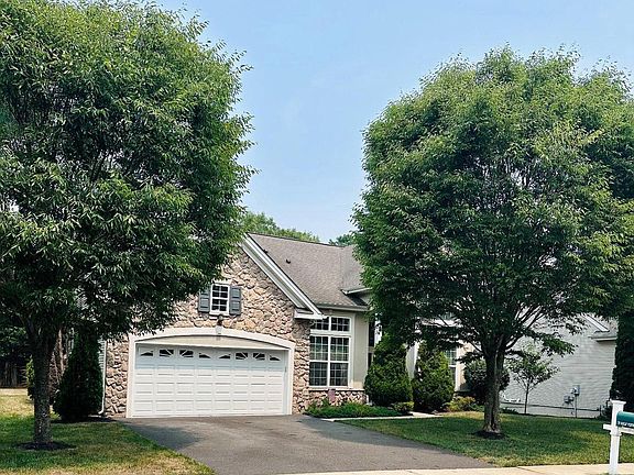 3rd image of 72 Golf View Dr