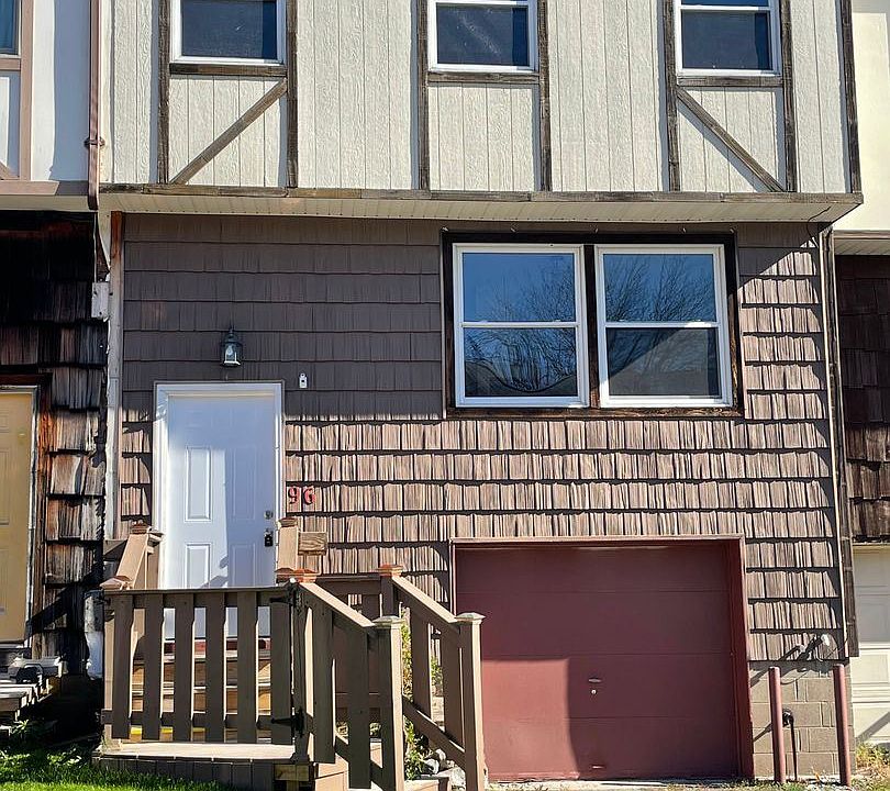 1st image of 96 Carriage Ct