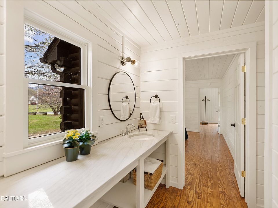 37th image of 284 Savannah Shores Dr
