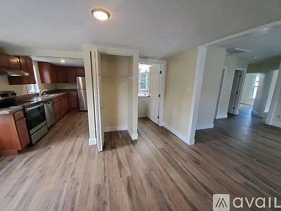 4th image of 28 Syracuse St