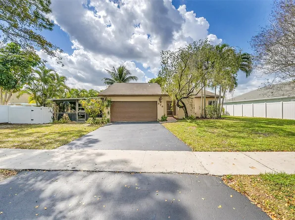 379 NW 38th Way, Deerfield Beach, FL 33442