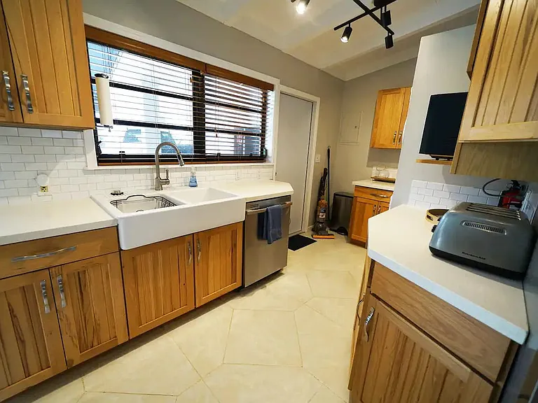 2518 Gulfstream Ln — Photo 10