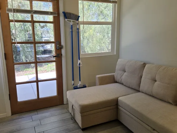 10855 Presilla Rd, Camarillo, CA 93012