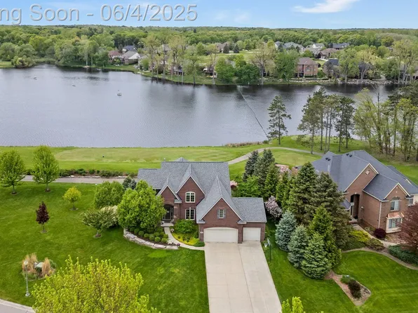 1950 Royal Birkdale Dr, Oxford, MI 48371