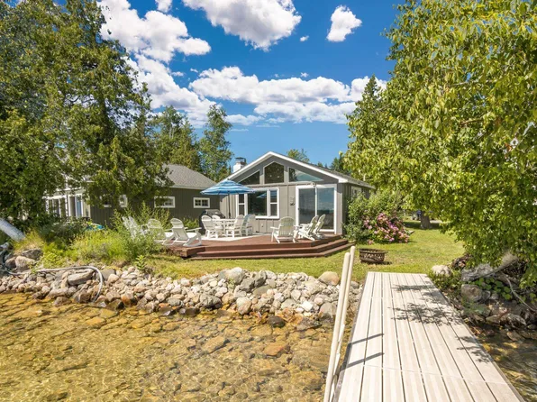 4614 Hopkins Ln, Kewadin, MI 49648