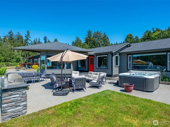 213 Cornet Bay Road, Oak Harbor, WA 98277
