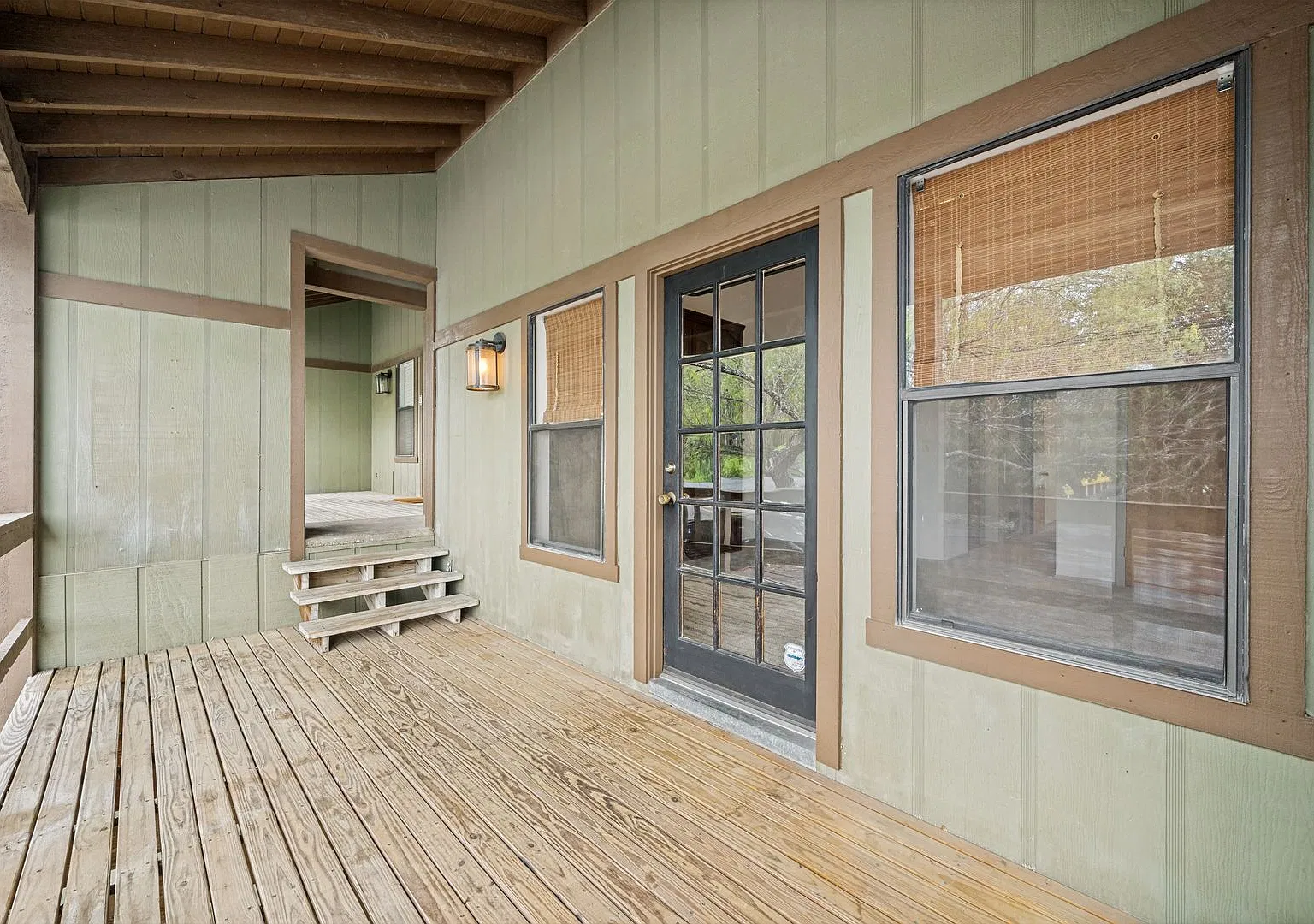 Charming Upstairs 1-Bedroom Apartment in Alamo Heights — Photo 3