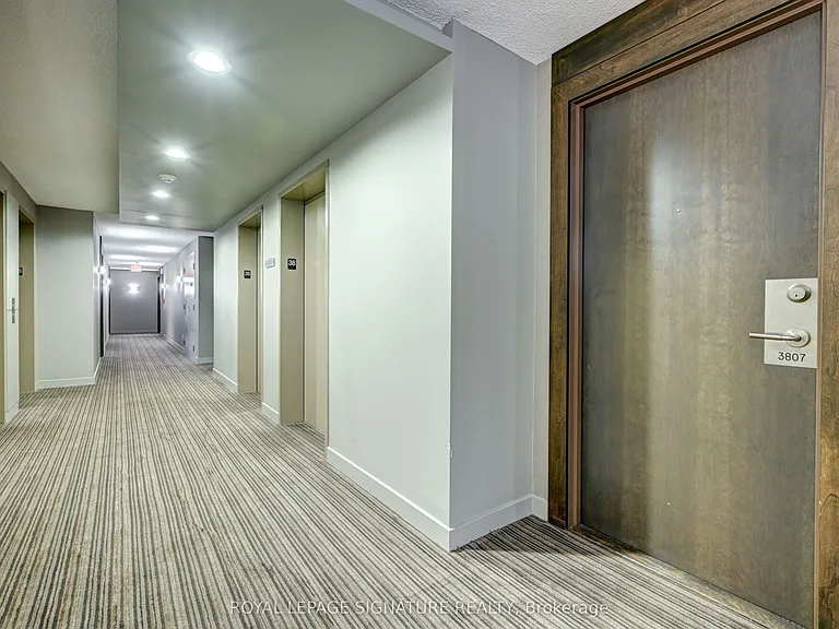 125 Village Green Sq #3807 — Photo 3