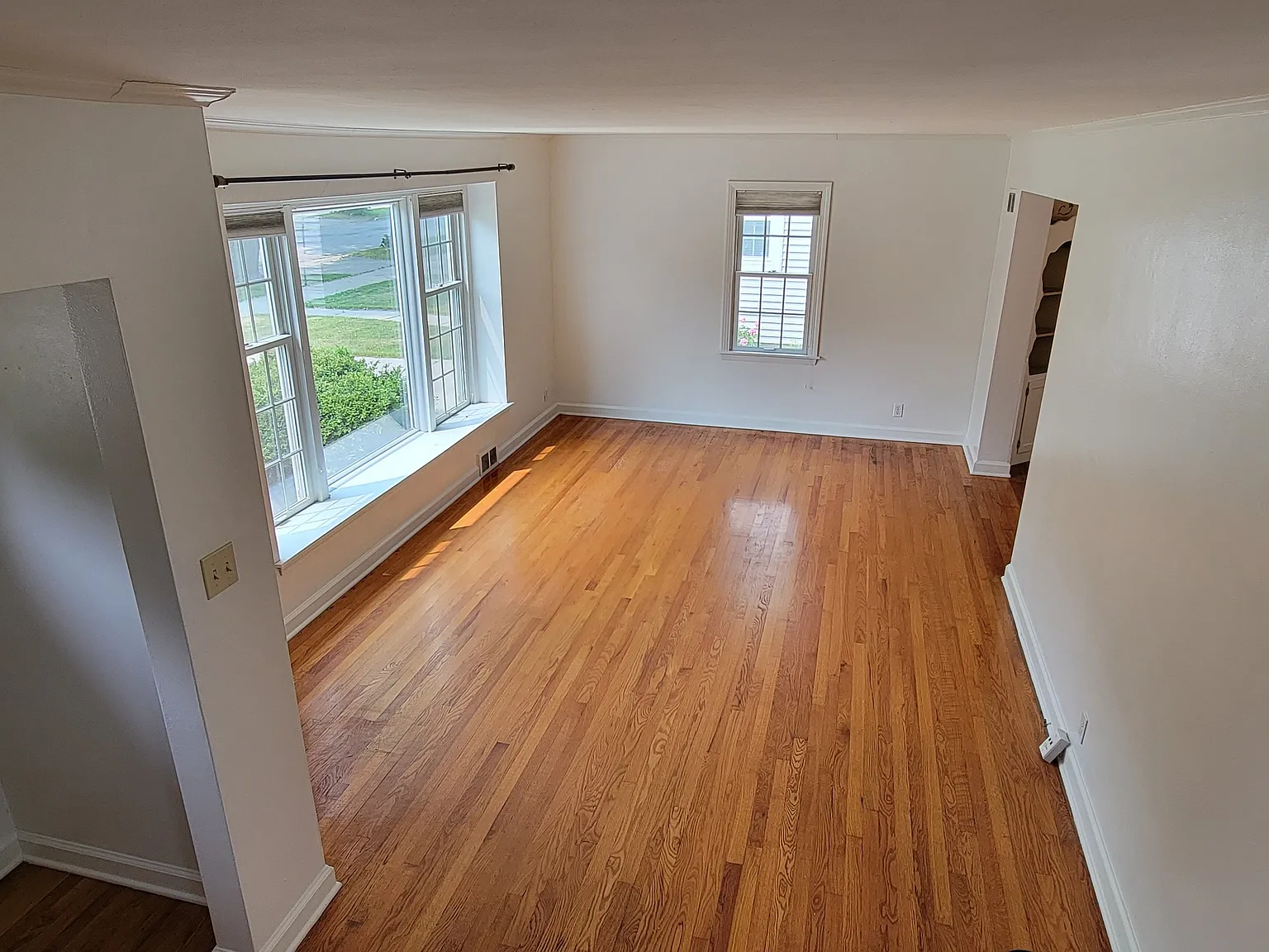 3 bed, 1.5 bath, 2000 sqft, $2,495 — Photo 4