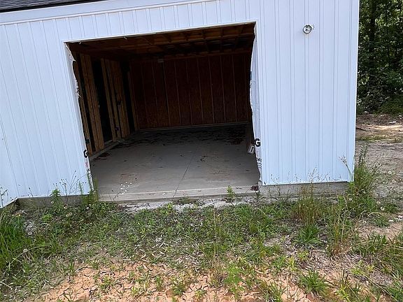 3rd image of 222 Brandi Ln