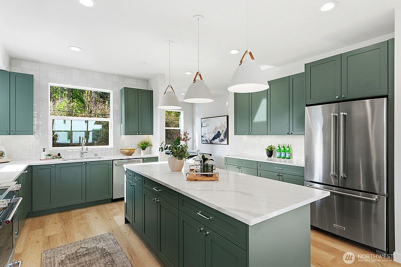 3rd image of 795 7th Avenue NW