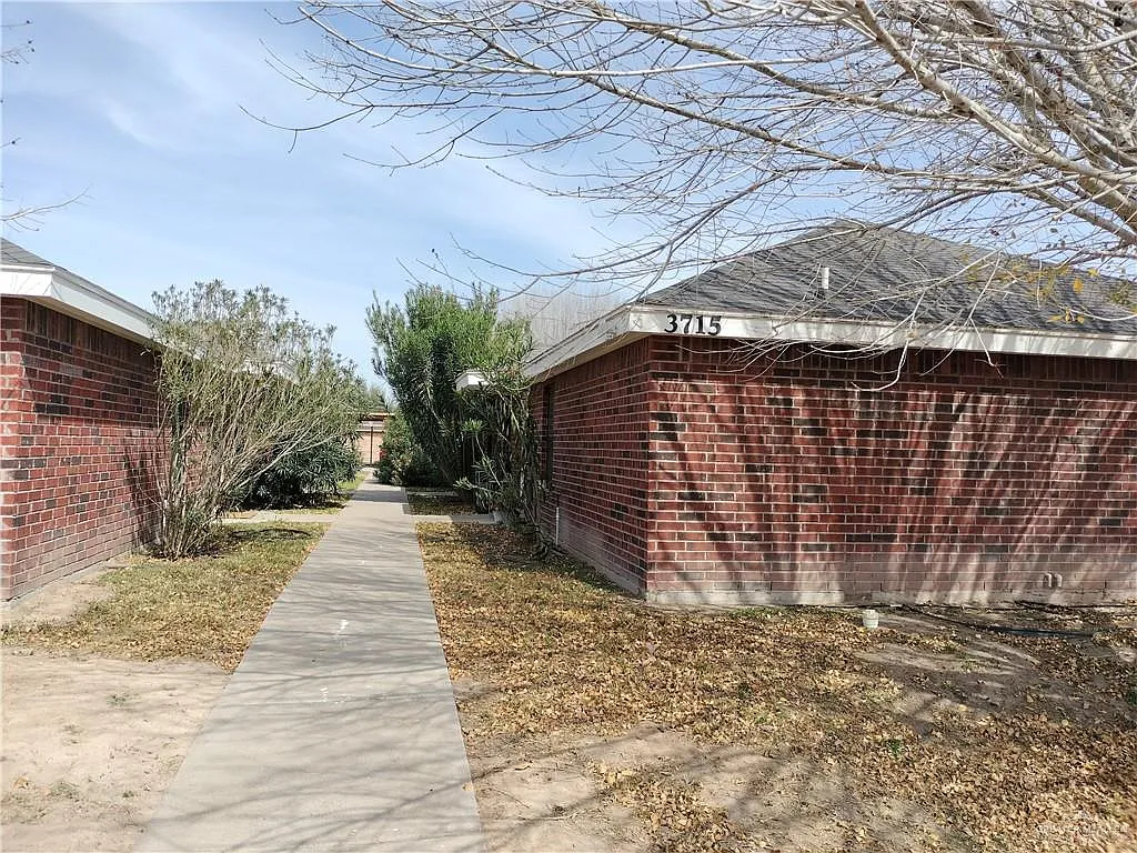 Building Photo - 3715 W Zelma St #2
