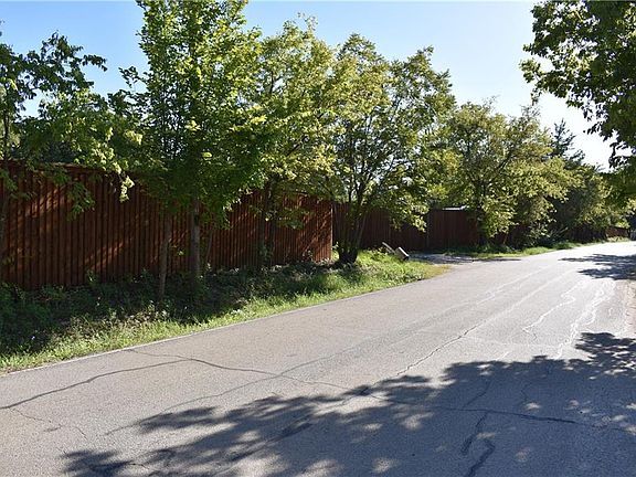 2nd image of 708 E Hundley Dr