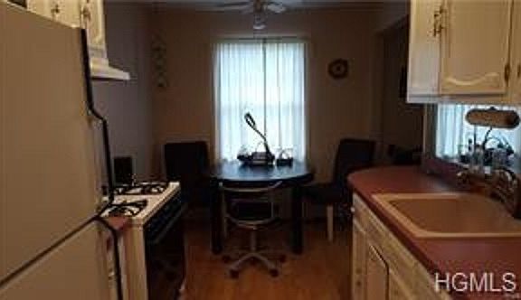 2nd image of 113 Doxbury Ln