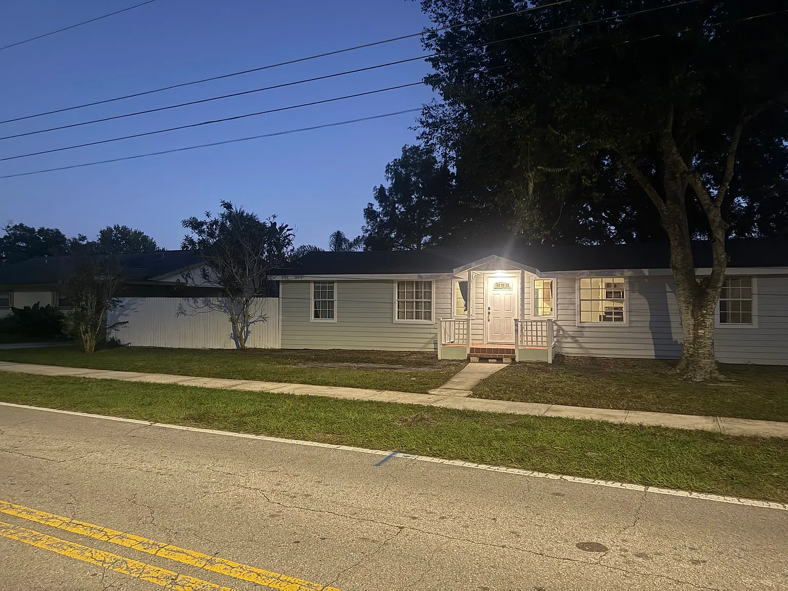 3 bed, 1000 sqft, $1,800 — Photo 1