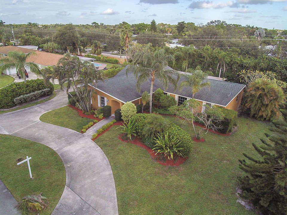 1st image of 76 Yacht Club Pl
