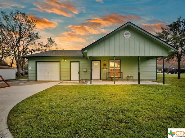 297 Ivy Ave, Luling, TX 78648
