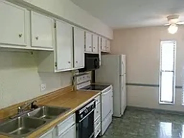 3697 Heathrow Dr — Photo 7