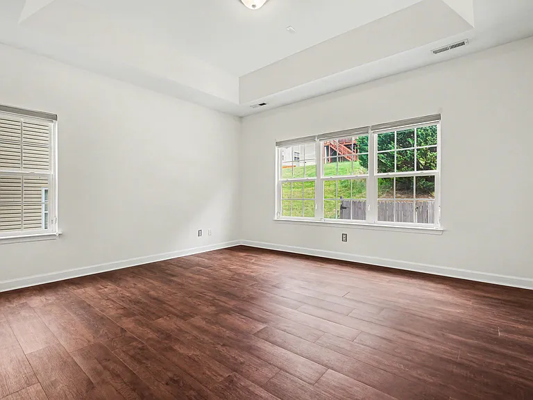 2119 Baggins Ln — Photo 17