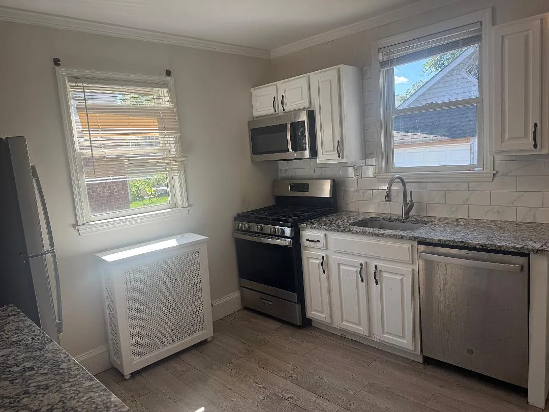 3 bed, 1400 sqft, $3,200 — Photo 3