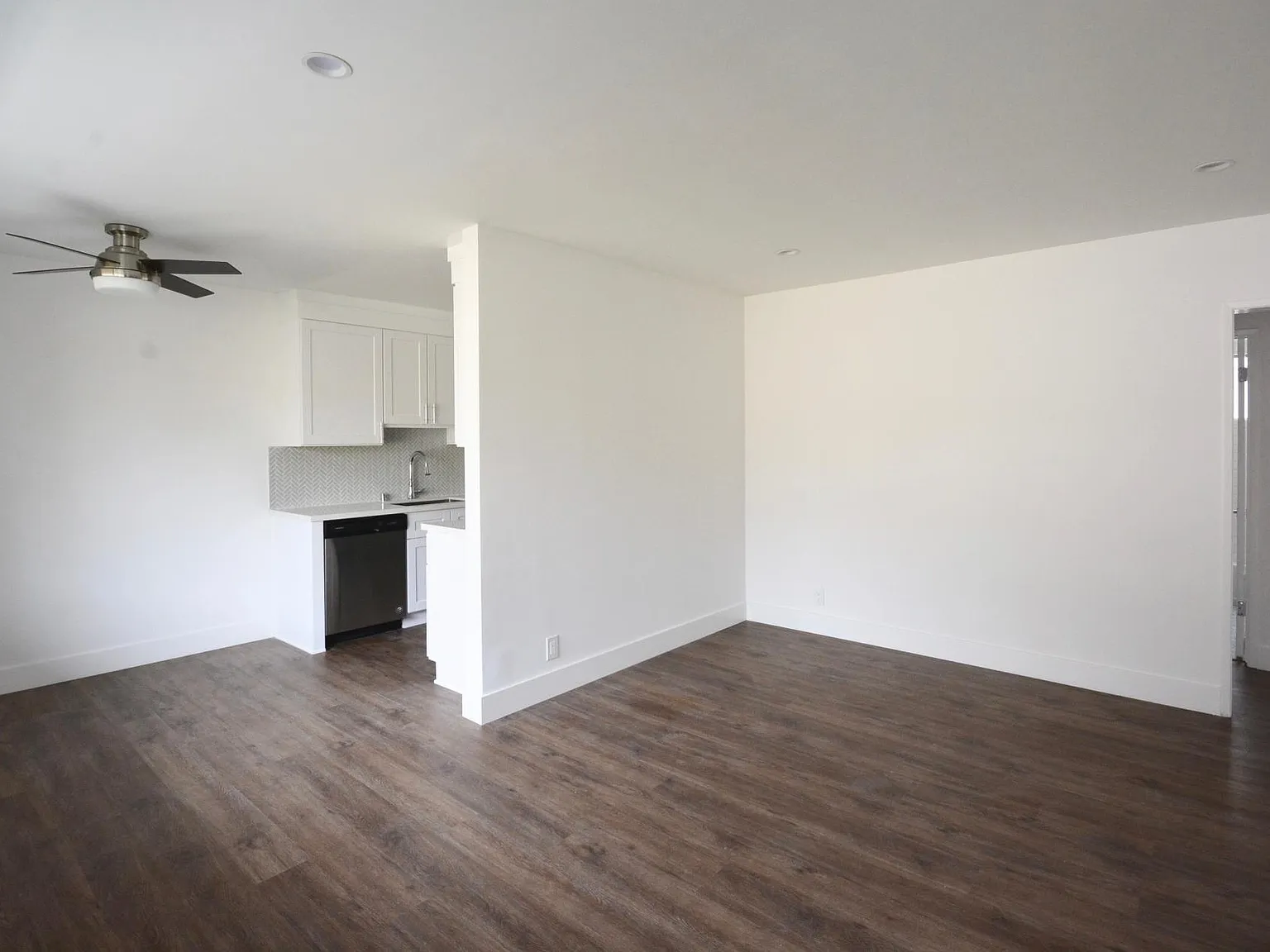 2 bed, 1010 sqft, $3,995 — Photo 4