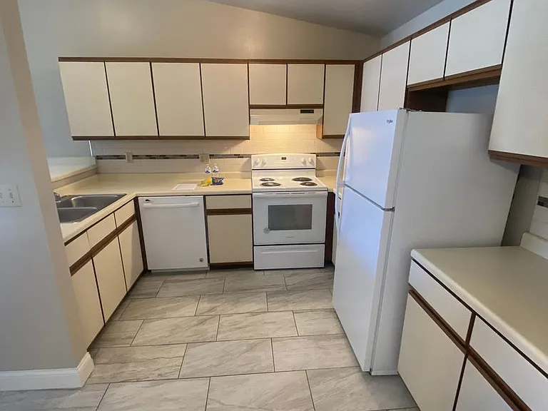 W201N16633 Hemlock St #3 — Photo 4