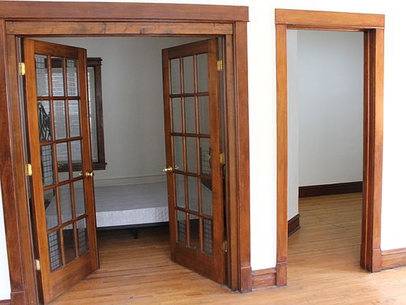5th image of 4414 N Artesian Ave #1F