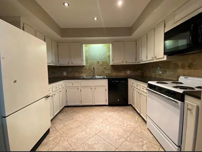 800 N San Jacinto St #201 — Photo 6