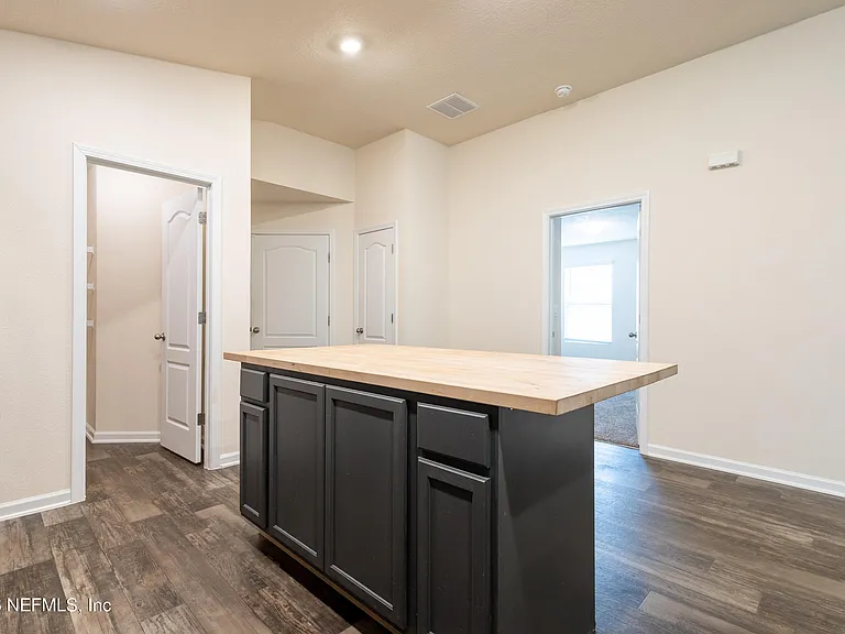 2446 Oak Stream Dr — Photo 10