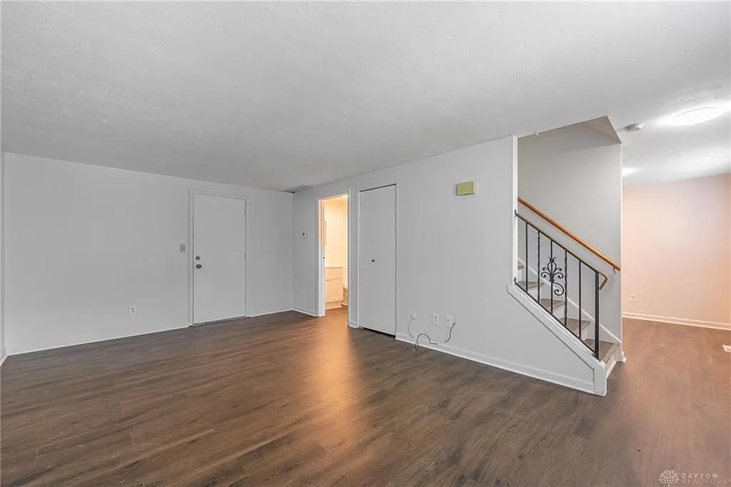 2 bed, 1.5 bath, 1000 sqft, $1,350 — Photo 2