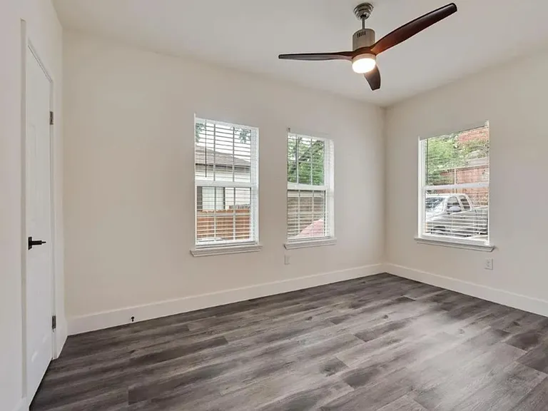 447 W Clarendon Dr — Photo 8