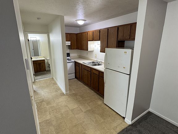 3rd image of 819 Mosgrove St #111