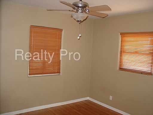 4th image of 2723 Manzano St NE