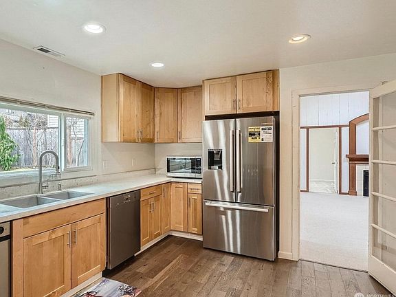4th image of 115 97th Ave NE