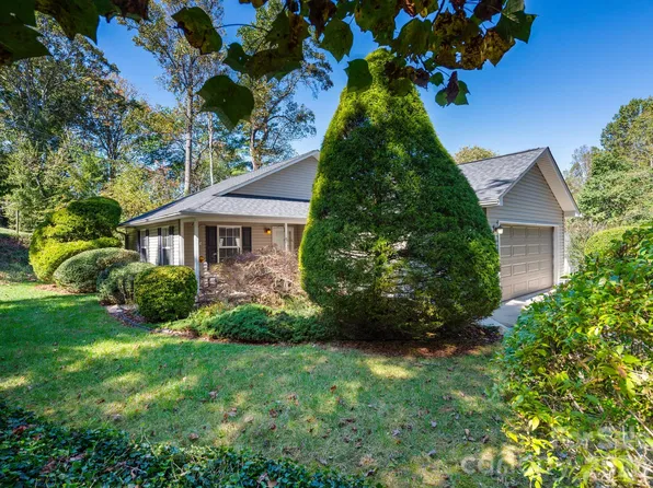 103 Amelia Dr, Hendersonville, NC 28792