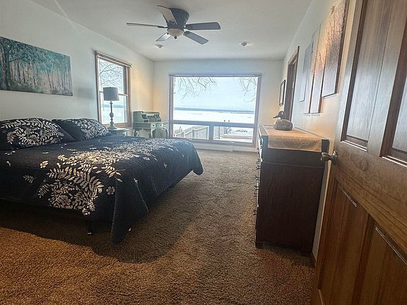 3rd image of 1165 Cranberry Pike