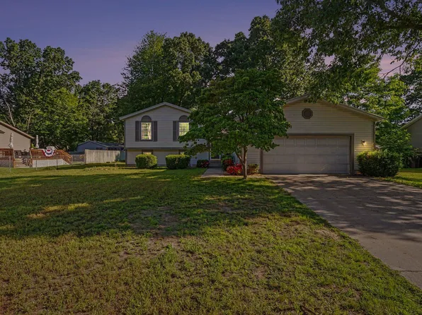 102 Eugene Ave, Norton Shores, MI 49441