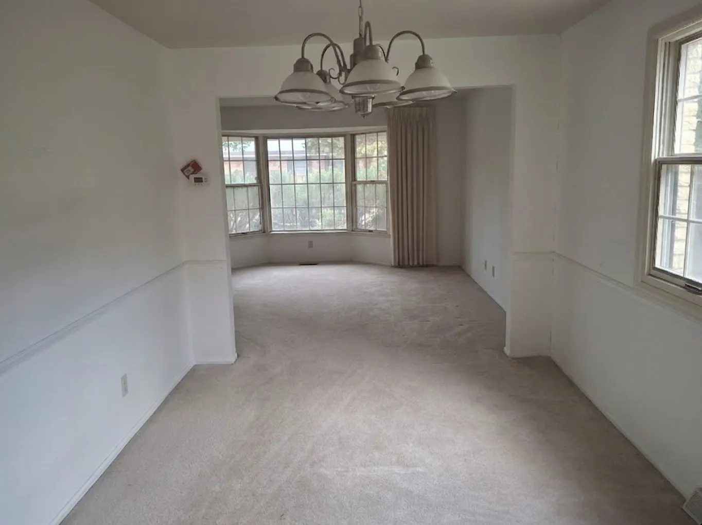 4 bed, 2.5 bath, 2543 sqft, $4,080 — Photo 3