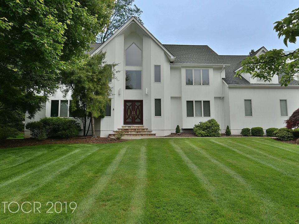 1st image of 220 Patriot Ln
