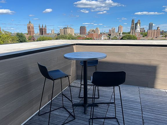 4th image of 105 Howe St #205