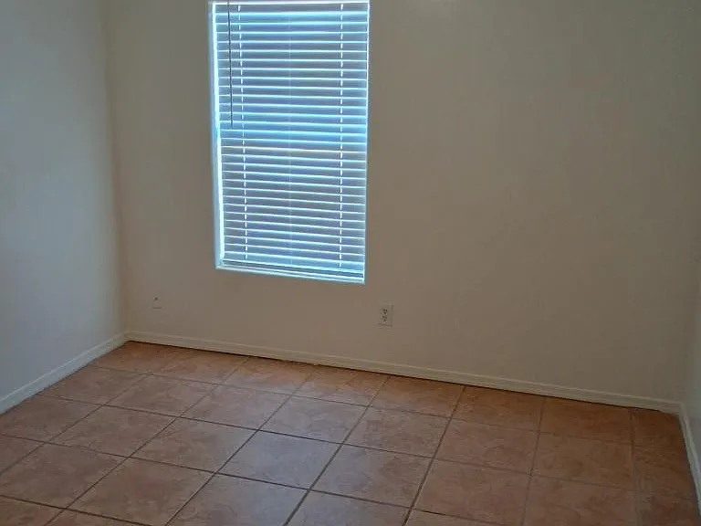 403 N Sunshine Blvd #A — Photo 9