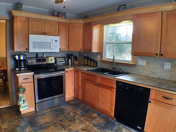 5th image of 2287 Maple Ave